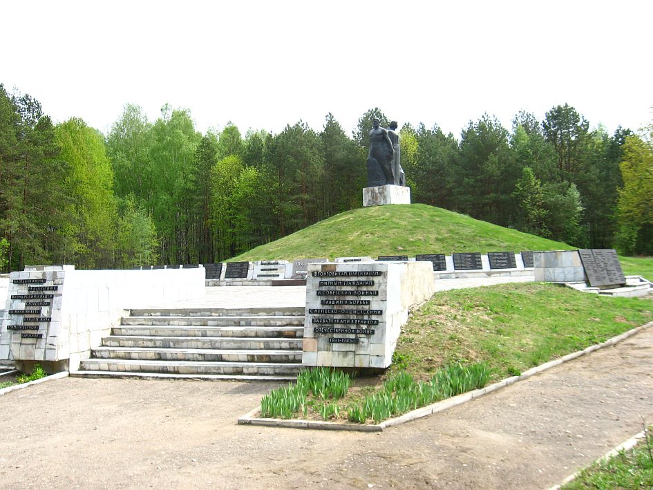 в.Сінягова, Помнік савецкім воінам і землякам