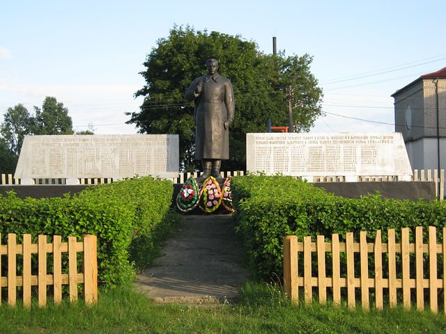 Помнік загінуўшым землякам в.Падарэссе